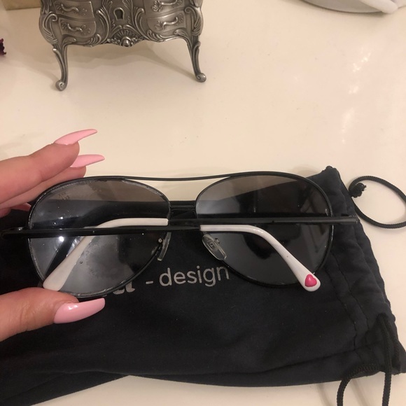 Betsey Johnson Black Out Sunglasses - Picture 2 of 3